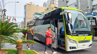 1719885217583505.jpg 秘鲁球员登上海格客车.jpg