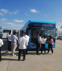 1605757436184435.jpg 客户现场看车