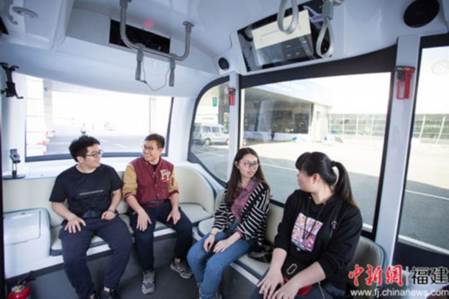 1525268269629745.jpg 说明: 无人驾驶巴士,阿波龙,阿波龙量产时间