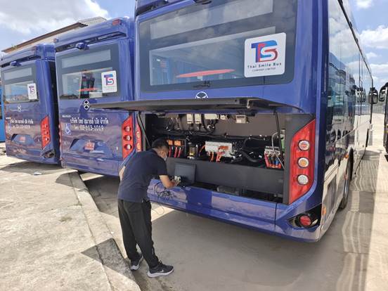 1675846614883792.jpg 2 金旅海外销售公司技术人员支援泰国CKD项目