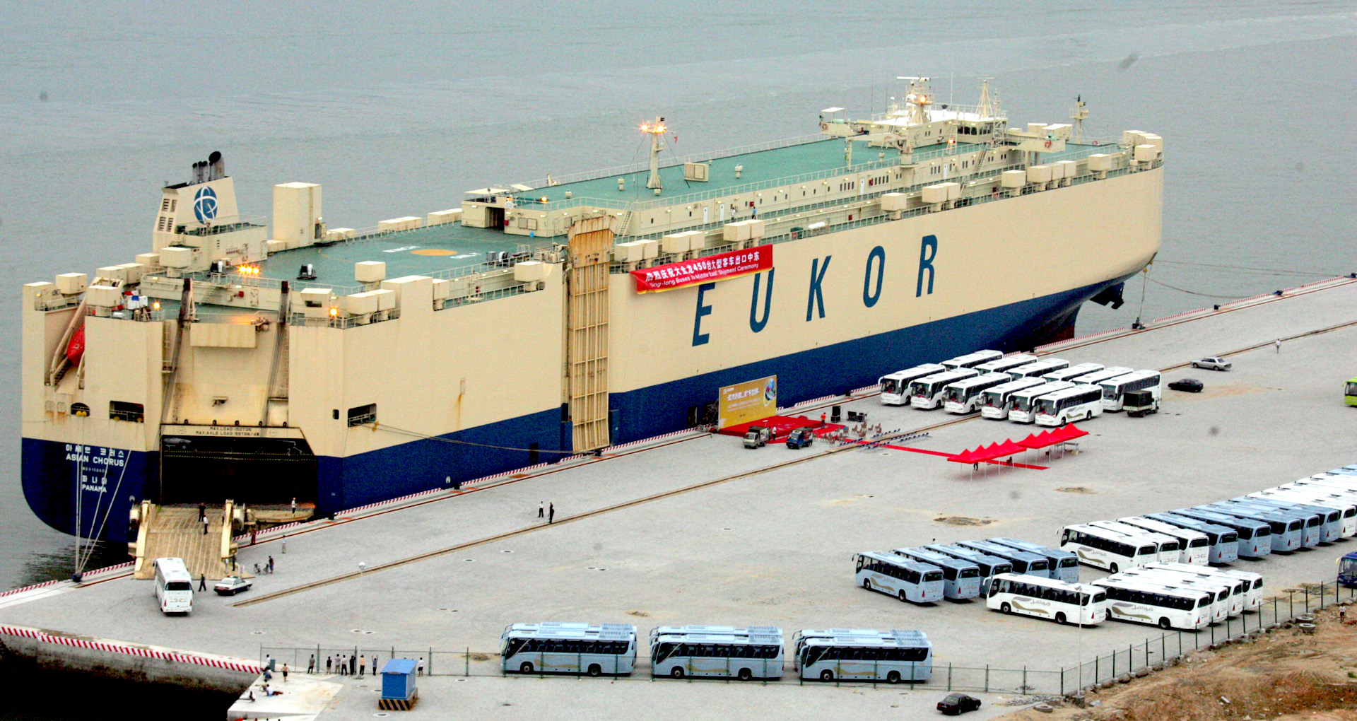 1564991203289600.jpg 01-大金龙450辆大型客车出口中东装船仪式在厦门东渡码头举行.jpg