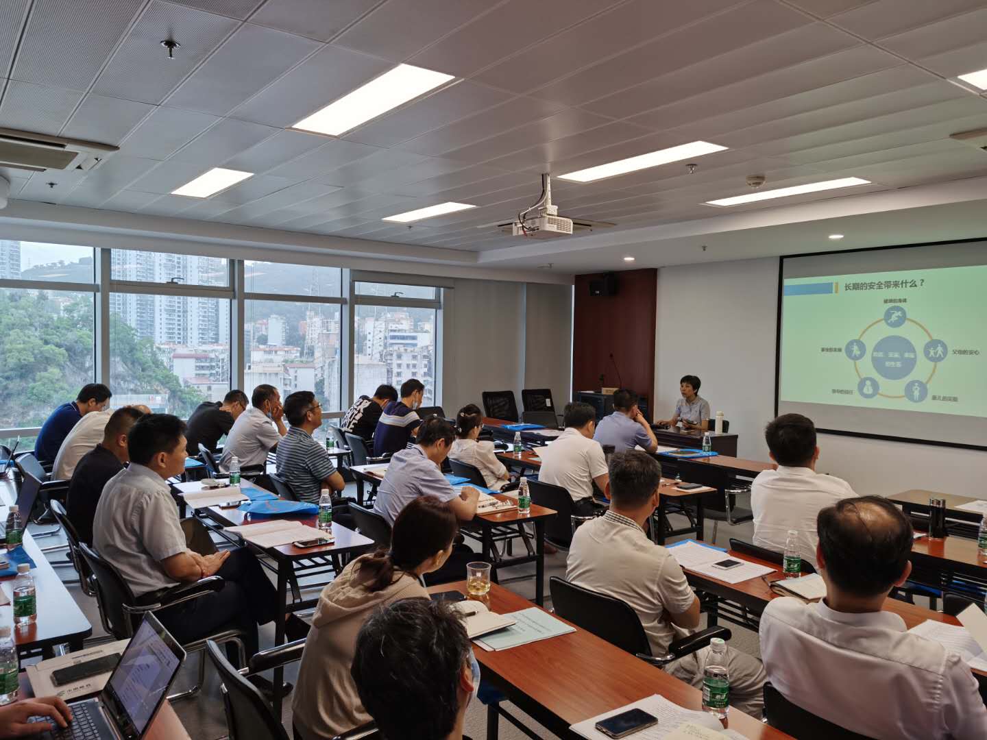 1594473055459541.jpg 图1:集团本部及金龙龙海公司安全生产取证培训.jpg