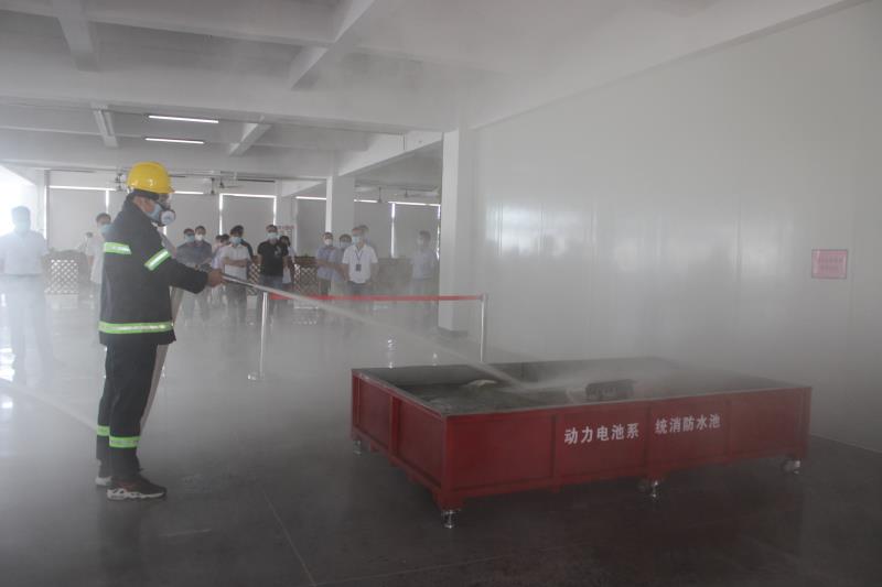 1594473225227485.jpg 图6:动力电池消防演练.jpg