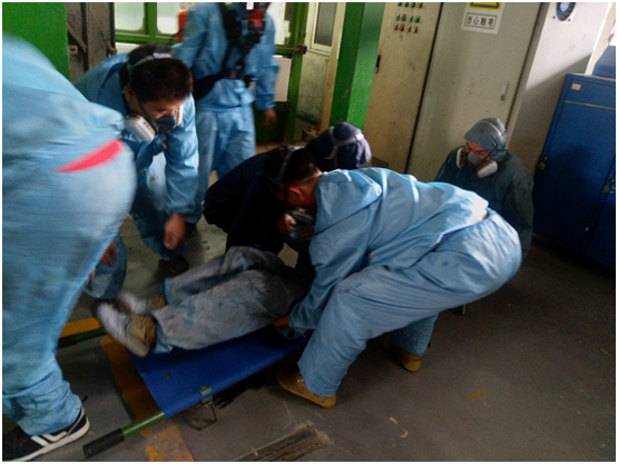 1594473469139758.jpg 图12:有限空间救援演练.jpg