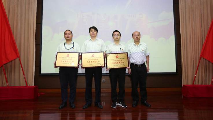 1530840165149023.jpg 说明: G:\党委工作\活动开展\2018七一活动\2018年公司七一党员大会\会议现场用材料\七一党员大会图片\TYS_9657.JPG