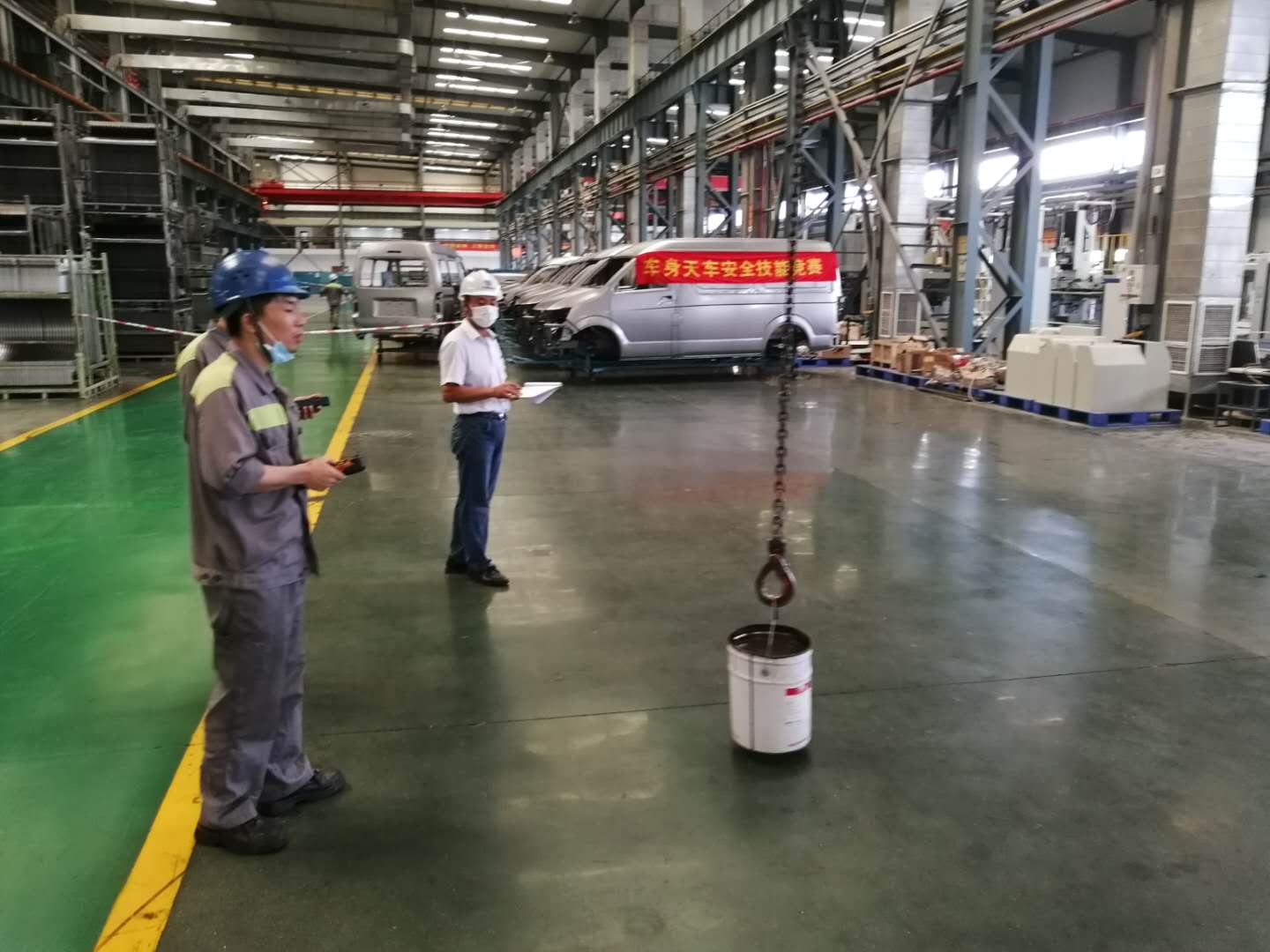 1594473511931148.jpg 图16:金龙车身遥控天车竞赛现场.jpg