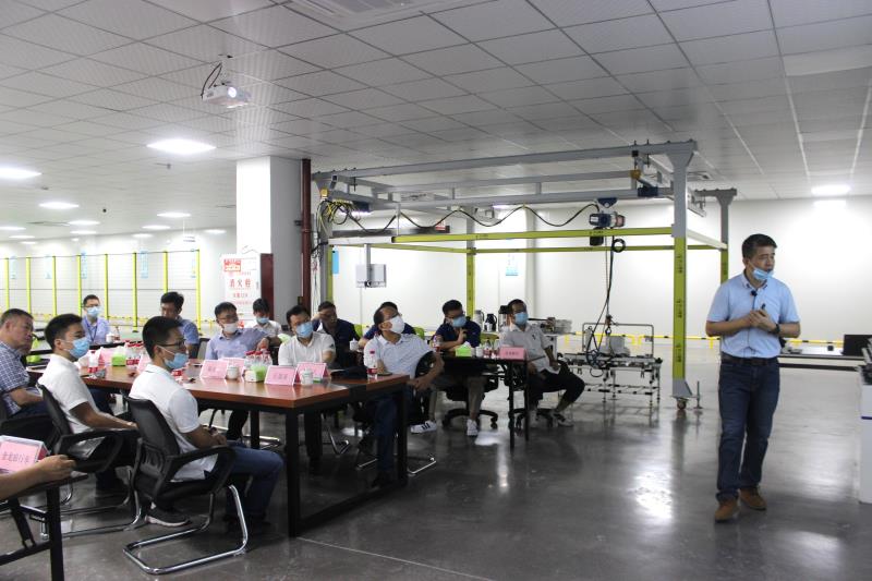 1594473207722751.jpg 图5:陈晓冰博士讲解《动力电池产线的安全管理工程及实施方案》.jpg