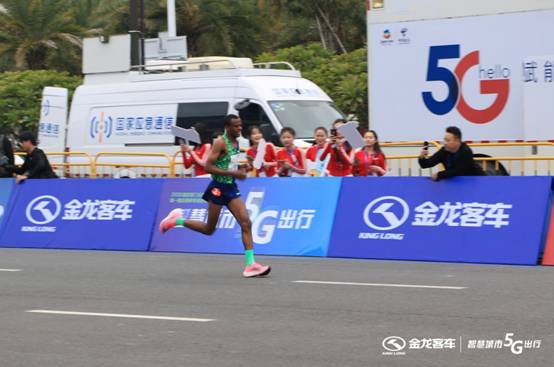 1578304149444563.jpg 国际组冠军冲刺最后100米.jpg