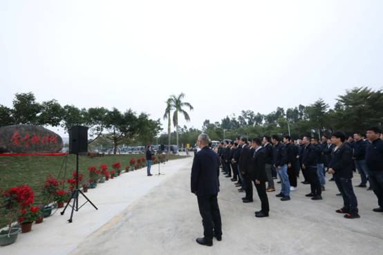 1579319019181352.jpg 员工代表金寿林带领宣誓奋斗口号.jpg