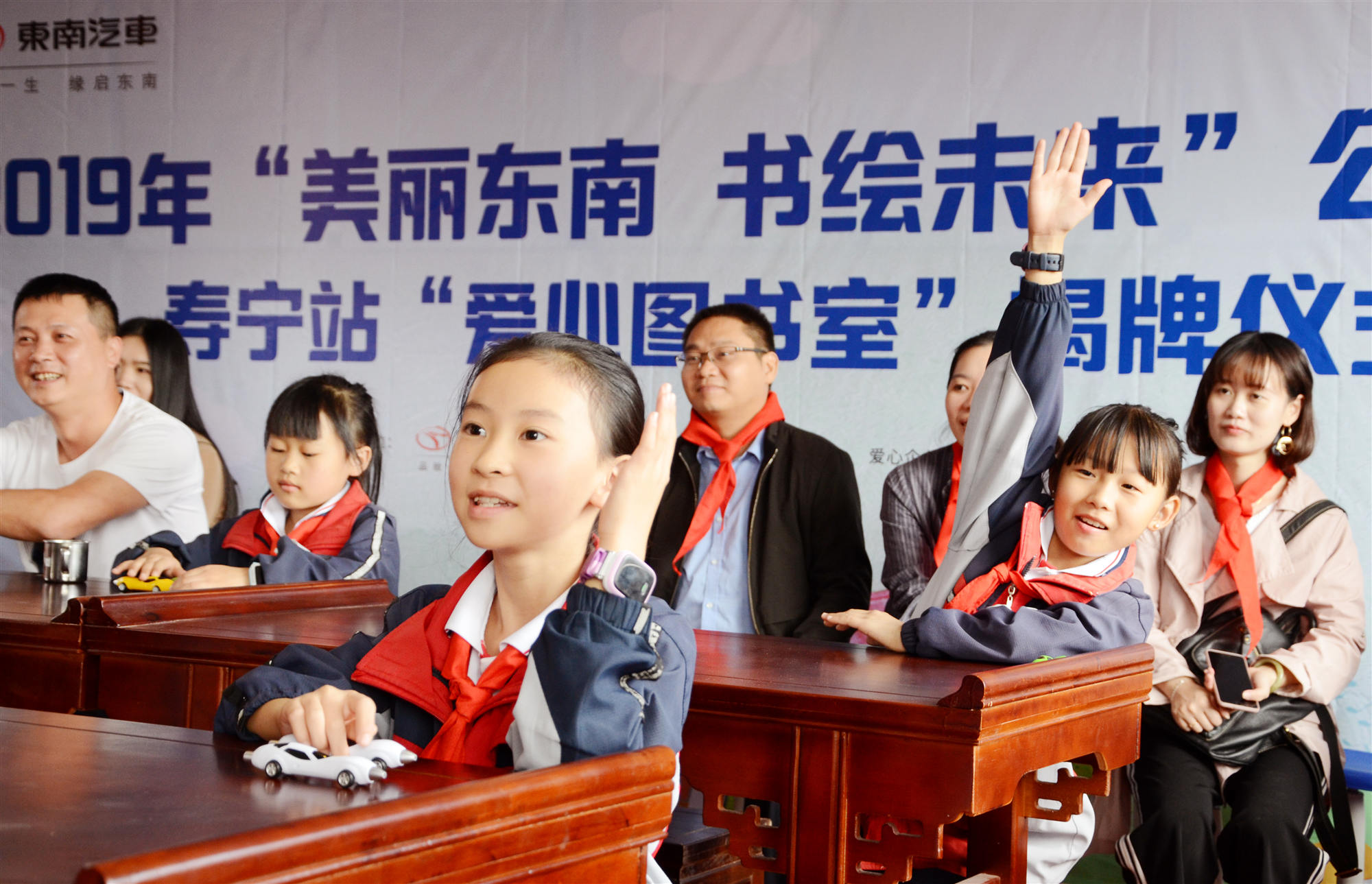 1571385132904519.jpg 气氛热烈的“有声课堂”互动1.jpg