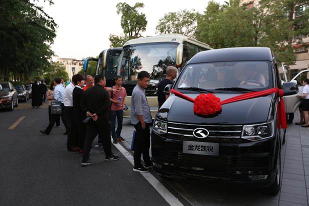 1541386912591500.jpg 说明: 现场看车